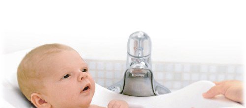Mitos e verdades no banho do bebê