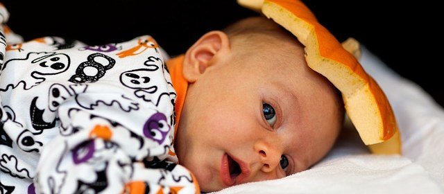 É verdade que os bebês devem dormir somente de bruços?