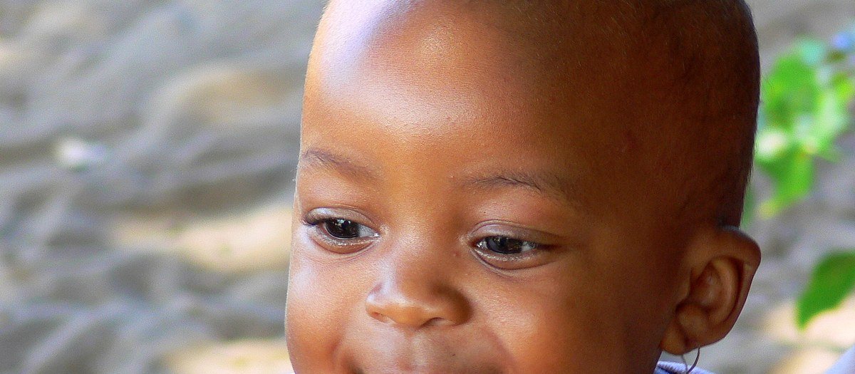 É verdade que a eclosão dos primeiros dentinhos incomoda o bebê?