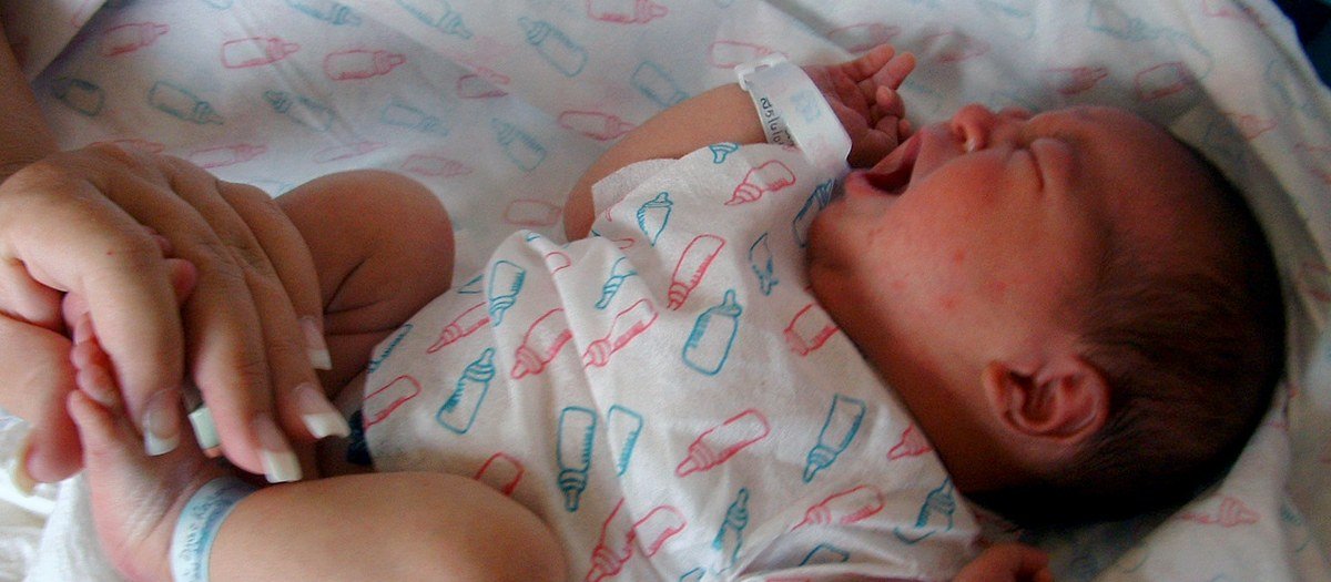 É verdade que massagem ajuda a aliviar a cólica do bebê?