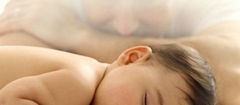 Onze truques para o bebe dormir bem: não leve o bebê para a cama do casal