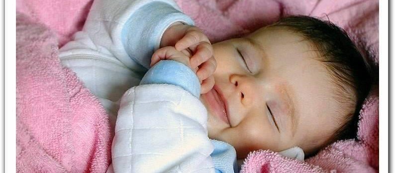 Onze truques para o bebe dormir bem: aposte em pijaminhas confortáveis