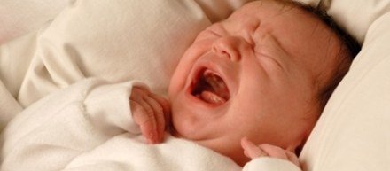 Sempre que o bebê chora, está com cólica: mito ou verdade?