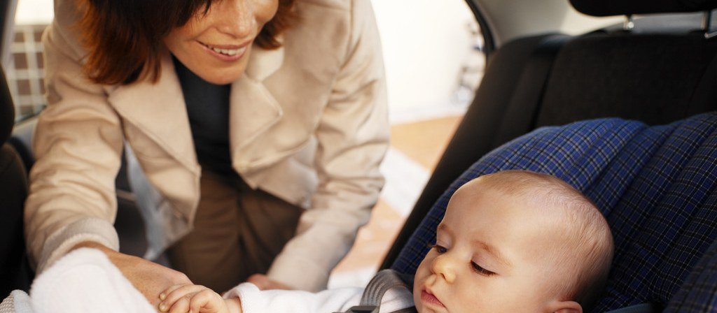 No carro, lugar de bebê é no colo da mãe: mito ou verdade?