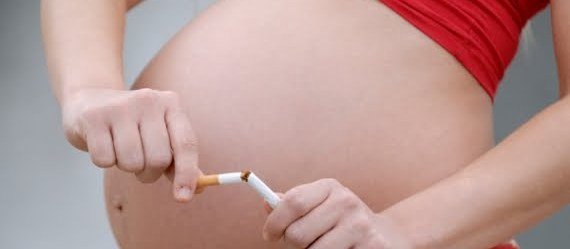 Fumar na gravidez aumenta risco de bebê prematuro: mito ou verdade?