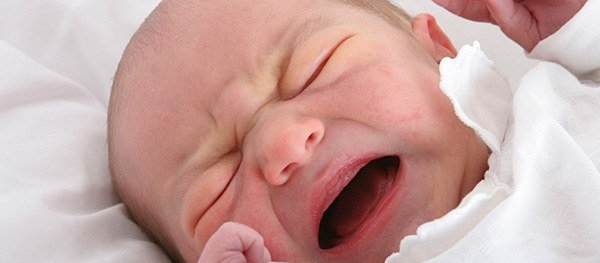 Se o bebê chora, significa que está com fome: mito ou verdade?