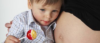 Filhos mais velhos regridem no comportamento após a chegada do irmão: mito ou verdade?