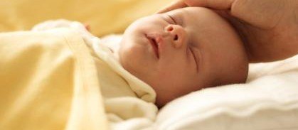 Bebê deve dormir de barriga para cima: mito ou verdade?