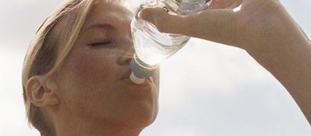 Dia Mundial da Água: gestantes devem beber mais água?
